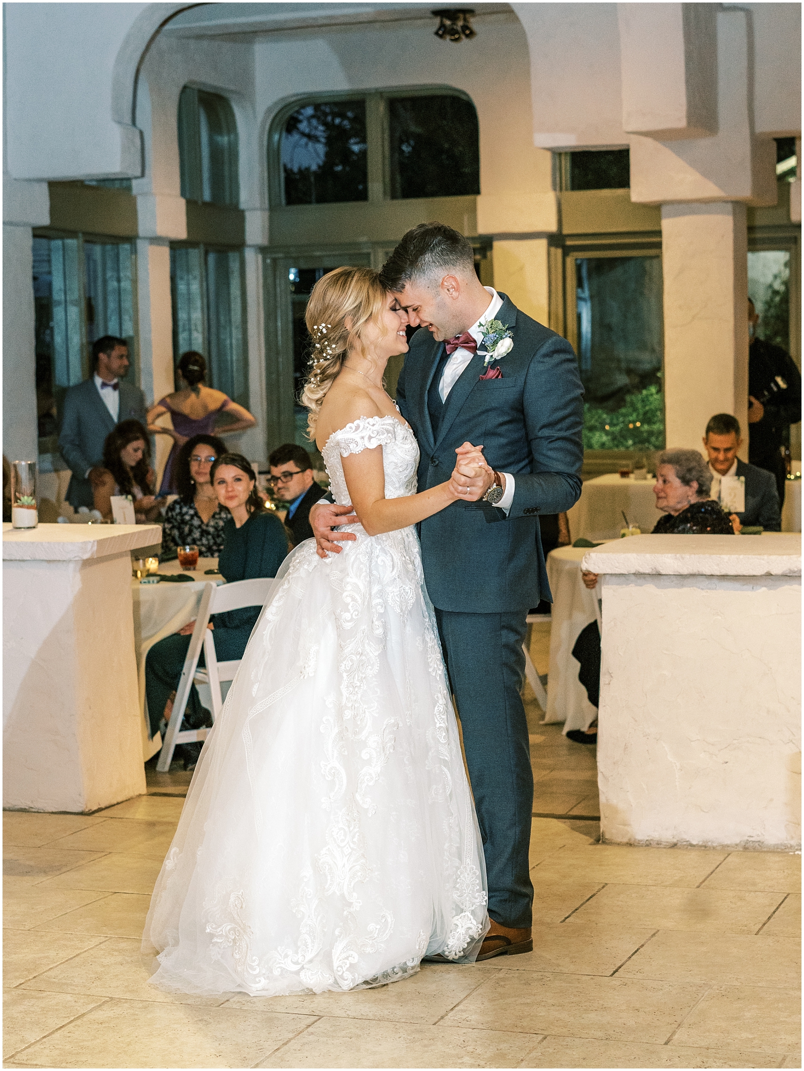 bride-and-groom-dancing-villa-antonia